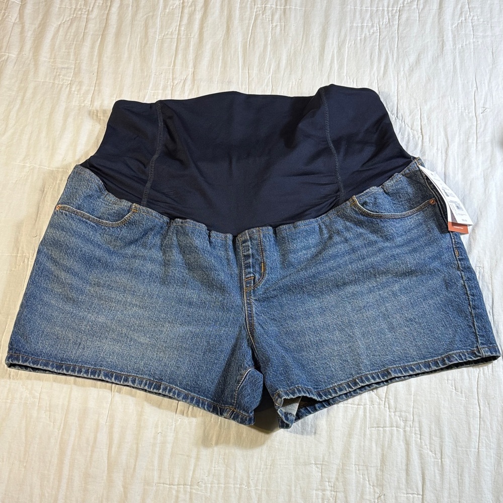 Isabel Maternity by‎ Ingrid & Isabel Crossover Panel Denim Jean Shorts NWT